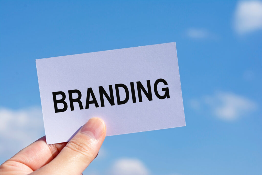 brandingと書かれた紙