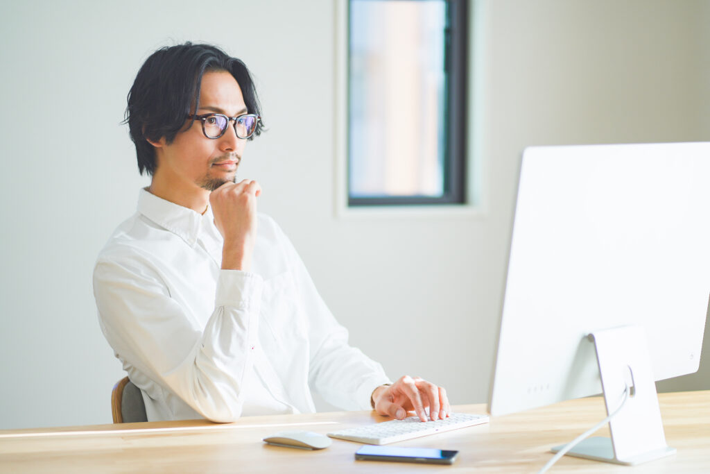 Webサイトの成果が出ず考えている人